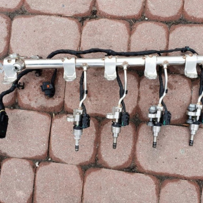 Wtrysk wtryskiwacz Opel Zafira C 55490059 1.6T