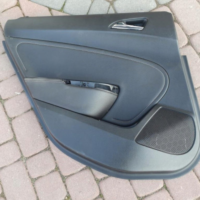 Boczek tył tylny lewy skóra Opel Astra J 4 IV HB