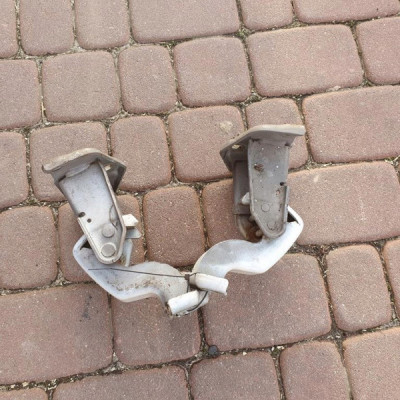 Zawias zawiasy prawy tył tylny VIVARO TRAFIC