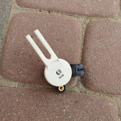 Czujnik hamulca Opel Astra K V 13597418