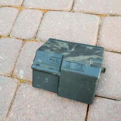 Obudowa osłona bezpieczników Insignia B 84068679