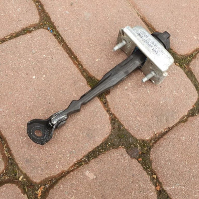 Ogranicznik drzwi tył Opel Astra J IV 13270612