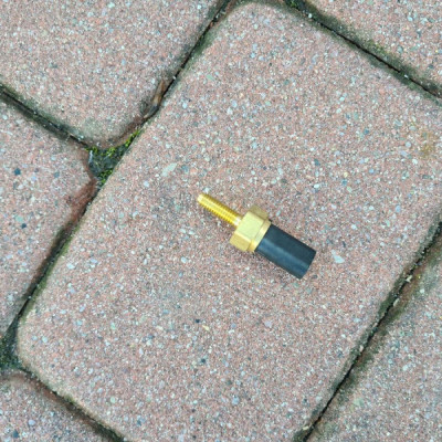 Czujnik temperatury głowicy Opel Insignia B