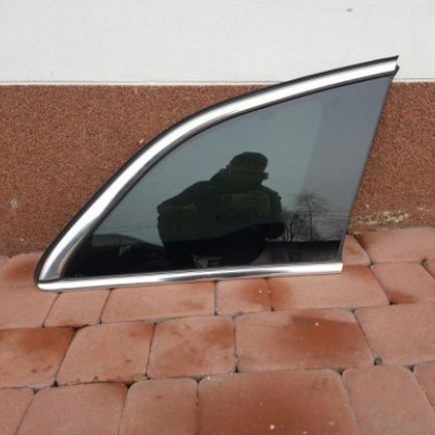 Szyba boczna tylna Insignia kombi ciemna 2011r