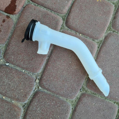 Rurka wlew spryskiwaczy Opel Insignia B 13480328