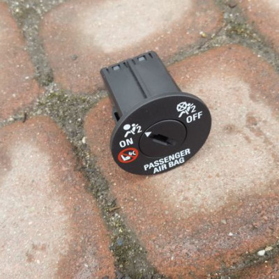 PRZEŁĄCZNIK AIRBAG OPEL INSIGNIA 13577258