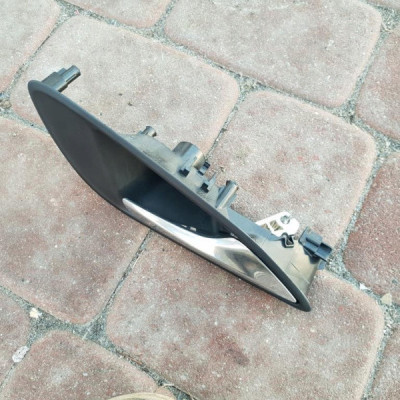 Klamka drzwi wewnętrzna Opel Astra K V 13586535