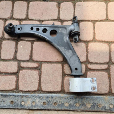 Wahacz przedni lewy przód Opel Insignia B 84198832