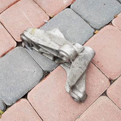 ŁAPA SKRZYNI OPEL ASTRA IV J INSIGNIA 13248571