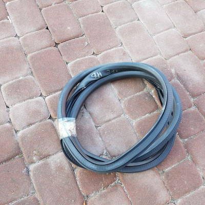 Uszczelka drzwi Opel Insignia Hatchback PRAWY TYŁ