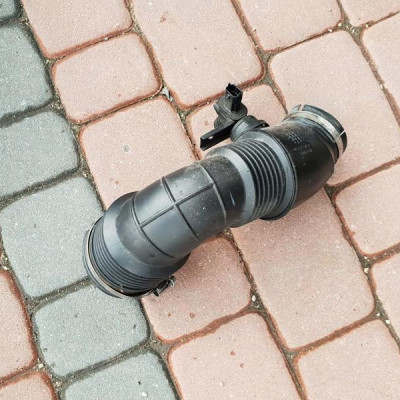 Przewód wąż powietrza Opel Insignia 55561787