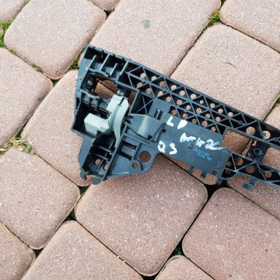 Podstawa klamki lewy przód Audi Q3 8U0837885