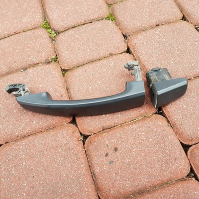 Klamka drzwi przód przednia Opel Corsa D