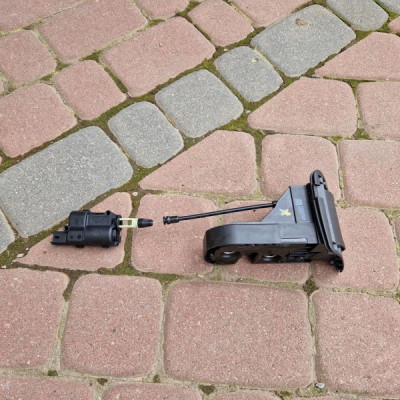 Rączka otwierania kanapy Opel Insignia B 39103263