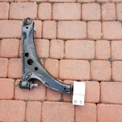 Wahacz przedni dolny lewy Opel Astra K V 39021472