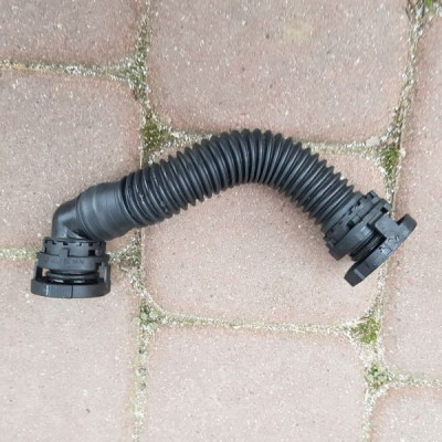 Wąż rura odpowietrzająca Passat B8 04L103493