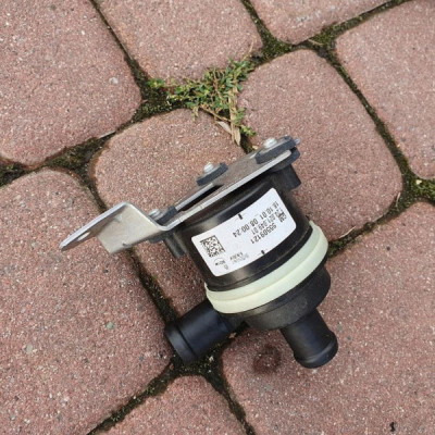 Pompka obiegowa wody 1.6T Opel Zafira C 55509121