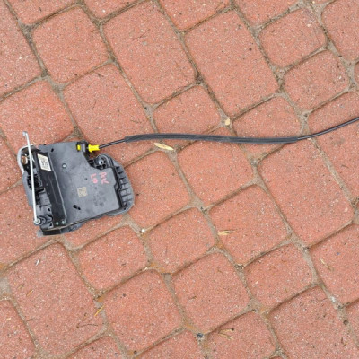 Zamek drzwi lewy przód EU Opel Astra K V 13533584