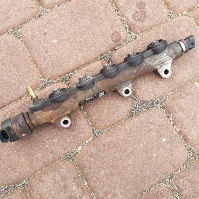 Listwa wtryskowa VIVARO TRAFIC 8200842432