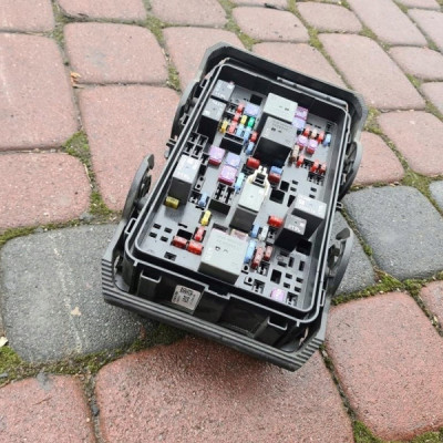 Skrzynka bezpieczników Opel Insignia B 39116627