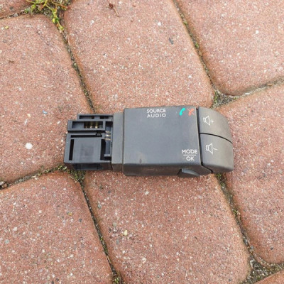 Przełącznik sterowanie radia Vivaro B Trafic III