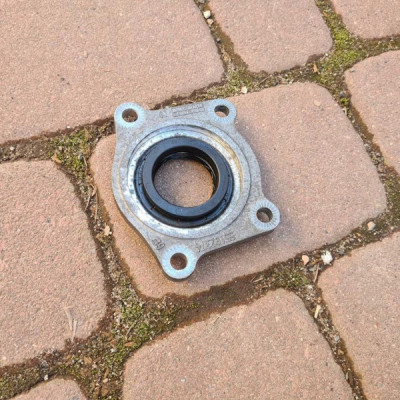 Kołnierz uszczelniacza Opel Astra K V 55192374