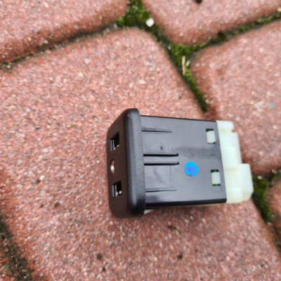 Gniazdo AUX USB Opel Astra K V 13519224