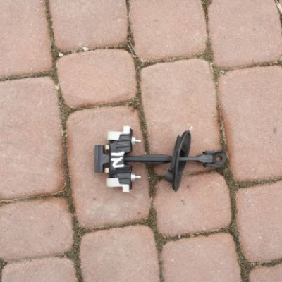 Ogranicznik drzwi lewy przód przedni Opel Insignia