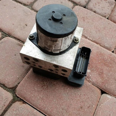 Pompa hamulcowa ABS Opel Insignia 13328651