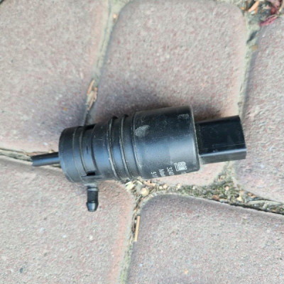 Pompka spryskiwaczy szyb Opel Meriva B 13250356