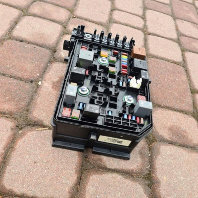 Skrzynka bezpieczników Opel Astra K V 39227408