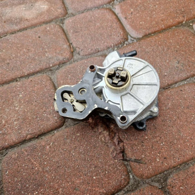 Pompa VACUM 2.0T Opel Insignia B 12673081