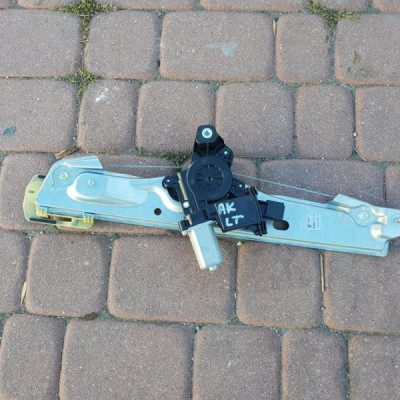 Podnośnik szyby tył tylny Opel Astra K V 13406677