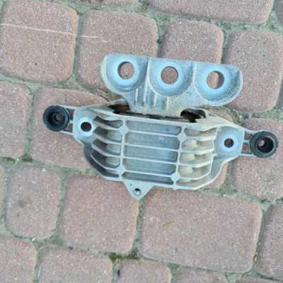 Łapa poduszka silnika Opel Insignia B 84065733