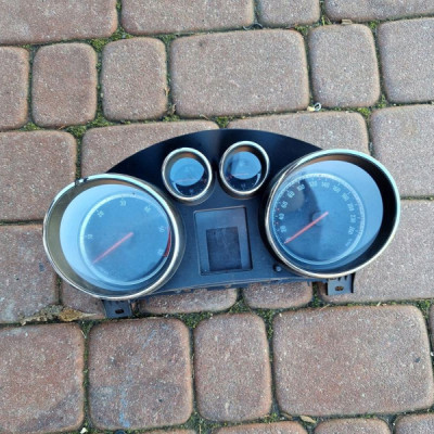 Licznik europa 2.0 DIESEL Opel Insignia 12844134