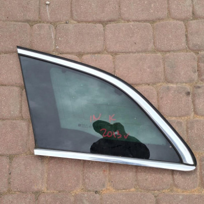 Szyba boczna tylna Insignia kombi ciemna 2013r