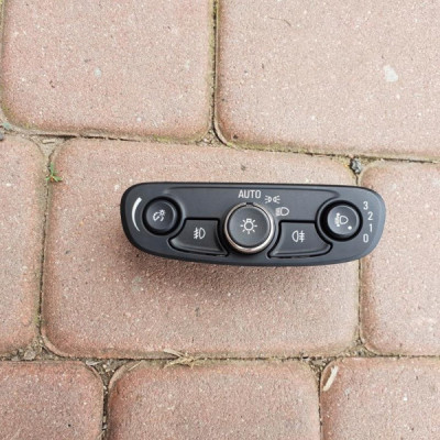 Przełacznik świateł Opel Insignia B 39121795