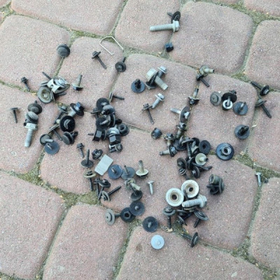 Sruby zestaw srub komory silnika Opel Astra K