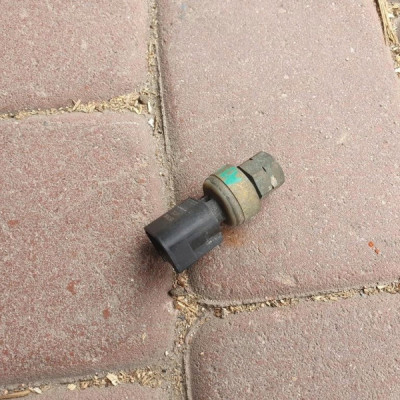 Czujnik paliwa benzyna Opel Astra J IV 13579380