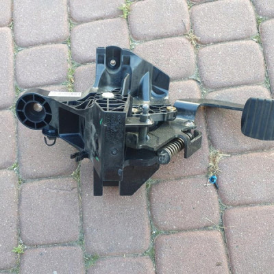 Pedał sprzęgła EUROPA Vivaro B Trafic III