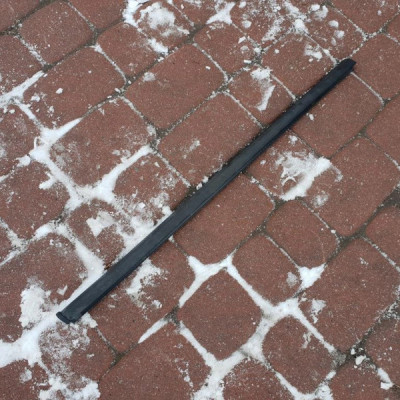 Uszczelka drzwi zgarniacz Opel Astra K V 39102977