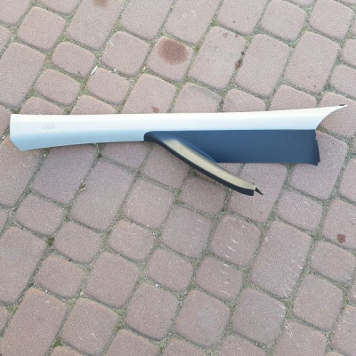 Obudowa Słupek lewy Opel Corsa D 13180560