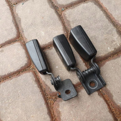 Zapinki HB pasów Opel Astra J 13354864 13354863