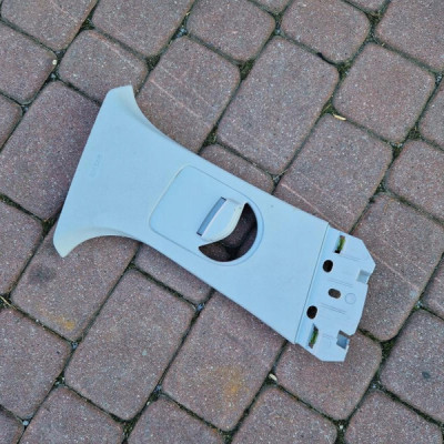 Obudowa słupka prawa słupek Renault Megane IV