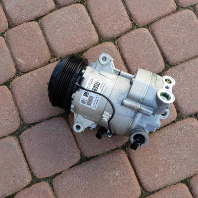 Sprężarka klimatyzacji Opel Zafira C 39045695