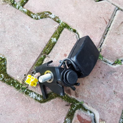 Zapiecie pasa tył tylne Mercedes W218 A2128602069