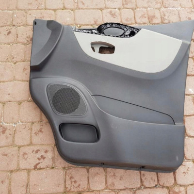 Boczek drzwi przód tapicerka Vivaro B Trafic III