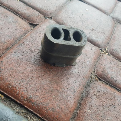 Uchwyt wieszak wydechu Opel Insignia 13276148