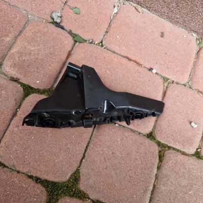 Ślizg błotnika NOWY prawy Opel Corsa F 9829335780