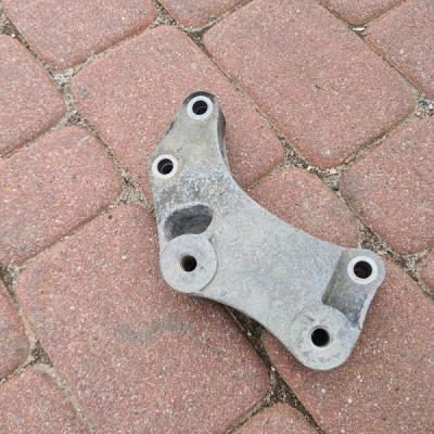 Poduszka łapa skrzyn 1.2 1.4 Opel Corsa D 13185906